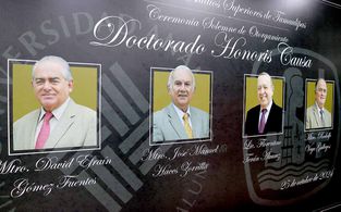 entrega del grado académico de Doctor Honoris Causa