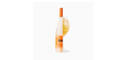 Cóctel Mimosa de Guayaba, preparado con Bornos Frizzante Verdejo 5,5º,  Aperol (licor de naranja), maracuyá y guayaba.