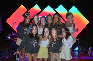 Dany celebrando junto a sus amigas