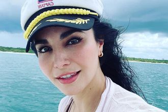 Martha Higareda revive la tendencia del bikini al revés esta primavera. (Foto: Instagram).
